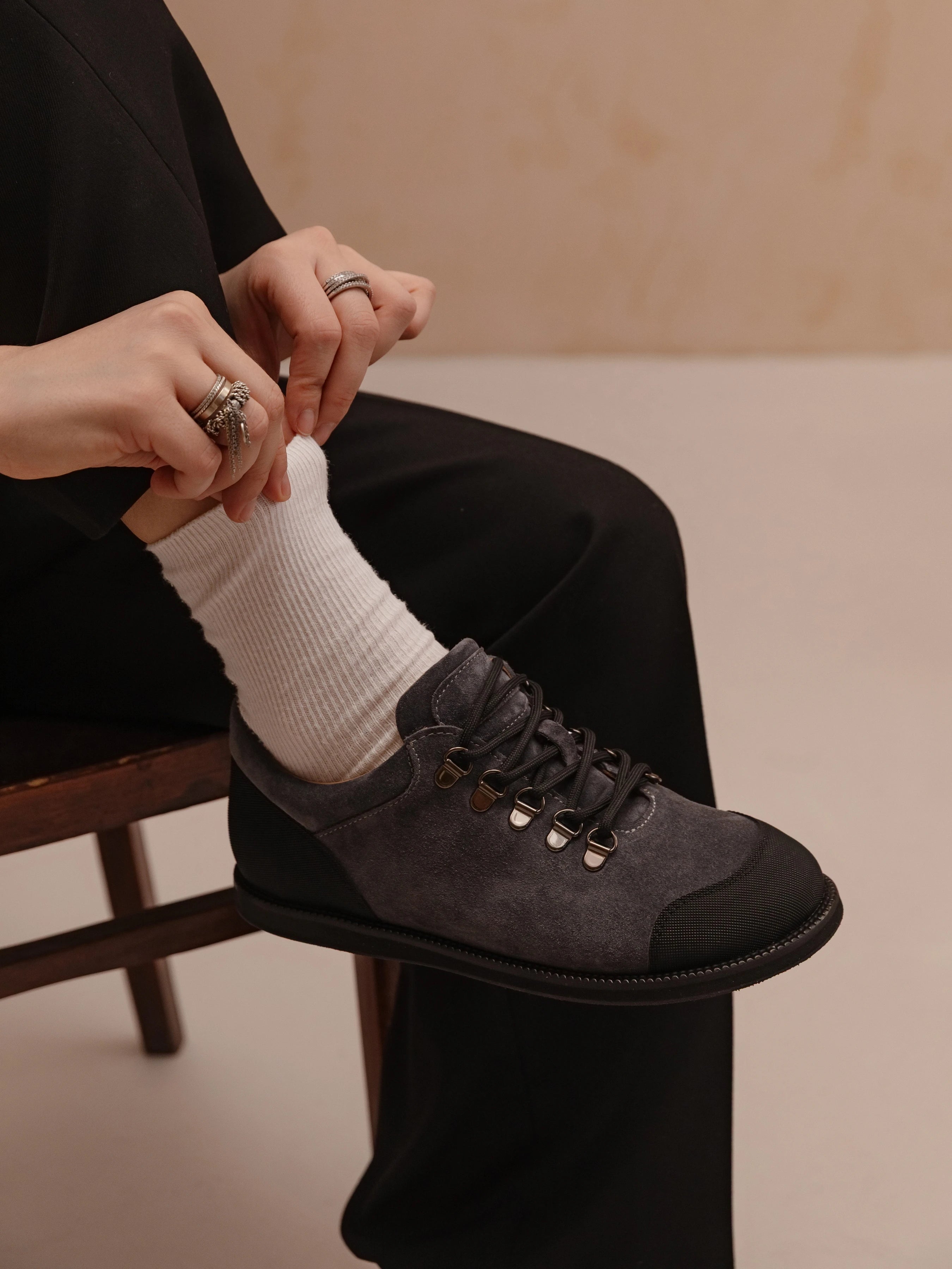 TIA туфлі анатомічної форми сірі замшеві та шкіряні