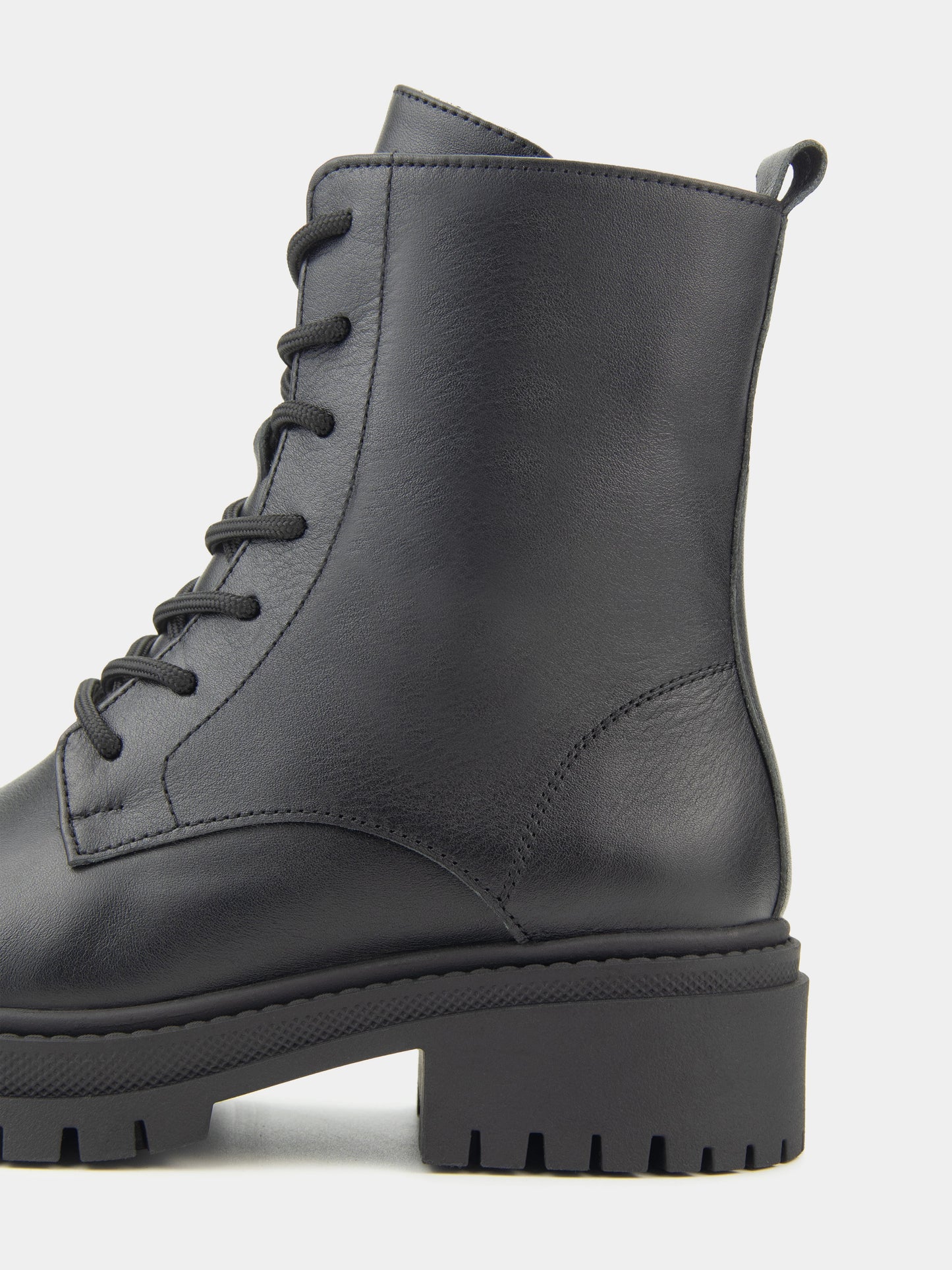 KIRA черевики чорні шкіряні на байці