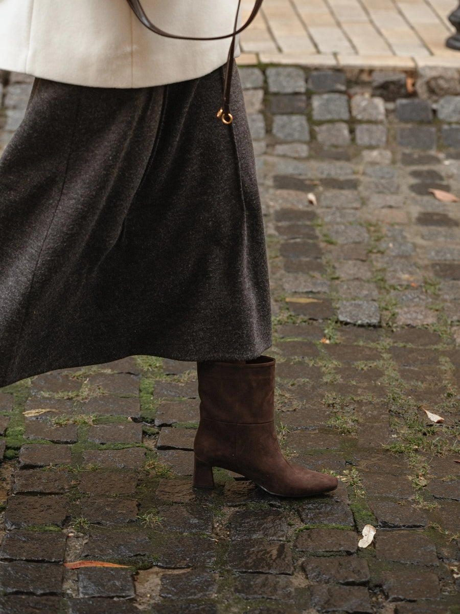 CARA ботильйони на підборах 5 см шоколадні нубукові на байці