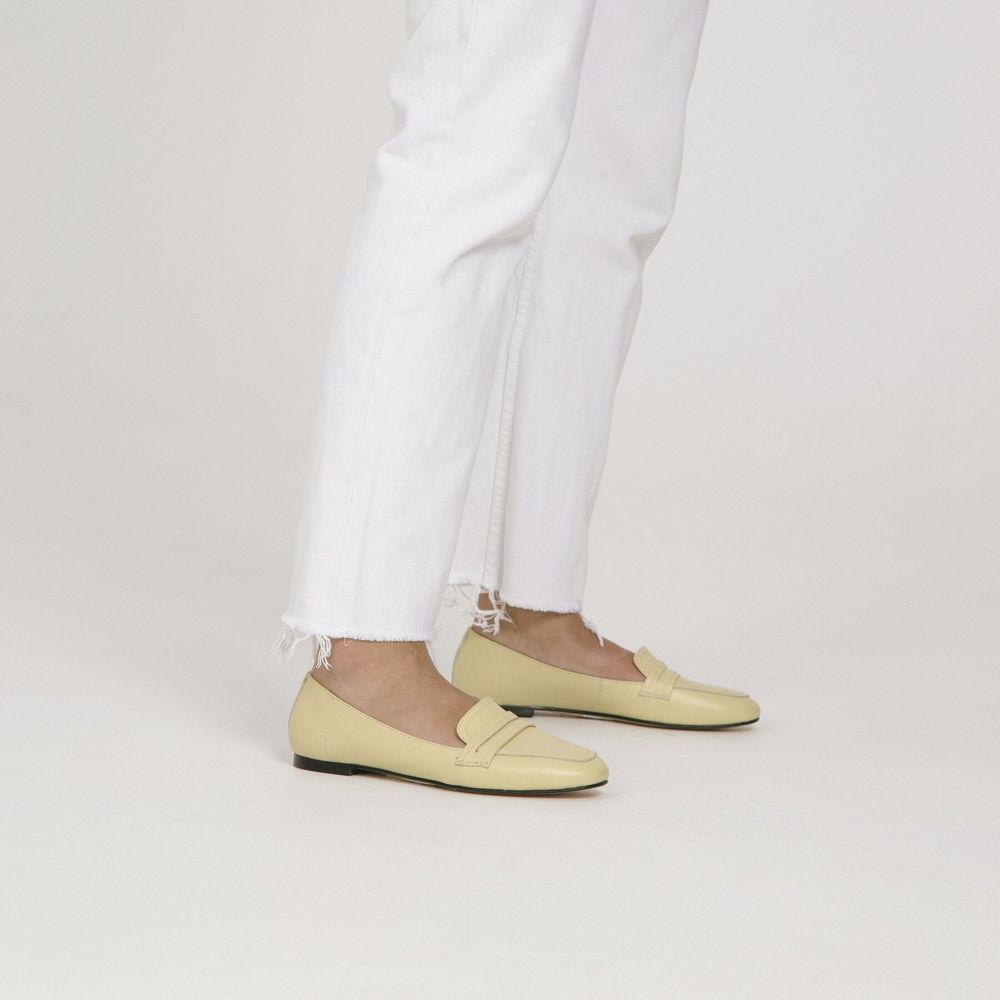 Туфли желтые из натуральной кожи без подкладки с мягкой стелькой