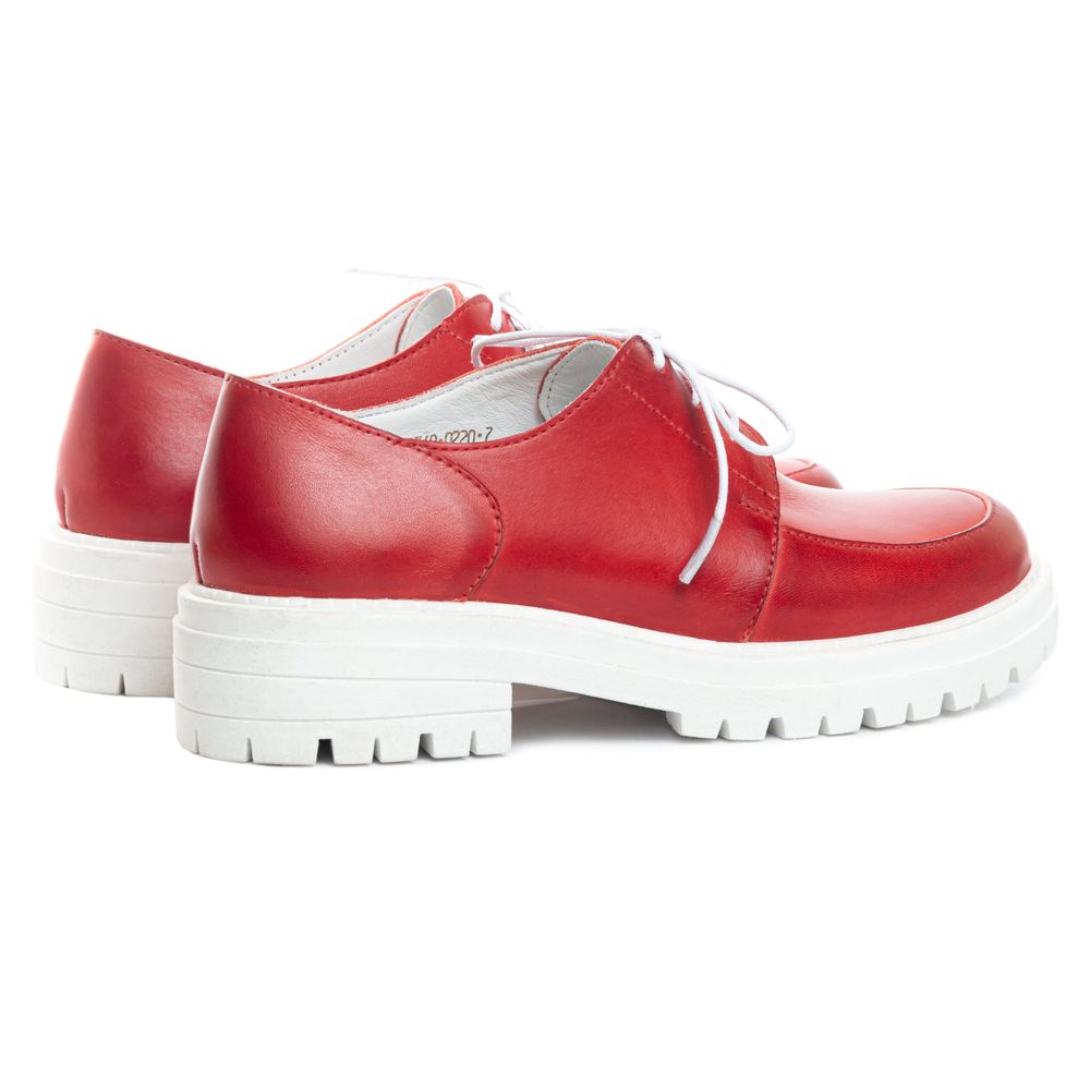 Туфли красные из натуральной кожи с мягкой стелькой на грубой подошве